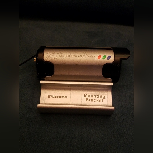 Wisecomm 2.4 Ghz wireless color camera - Picture 1 of 5